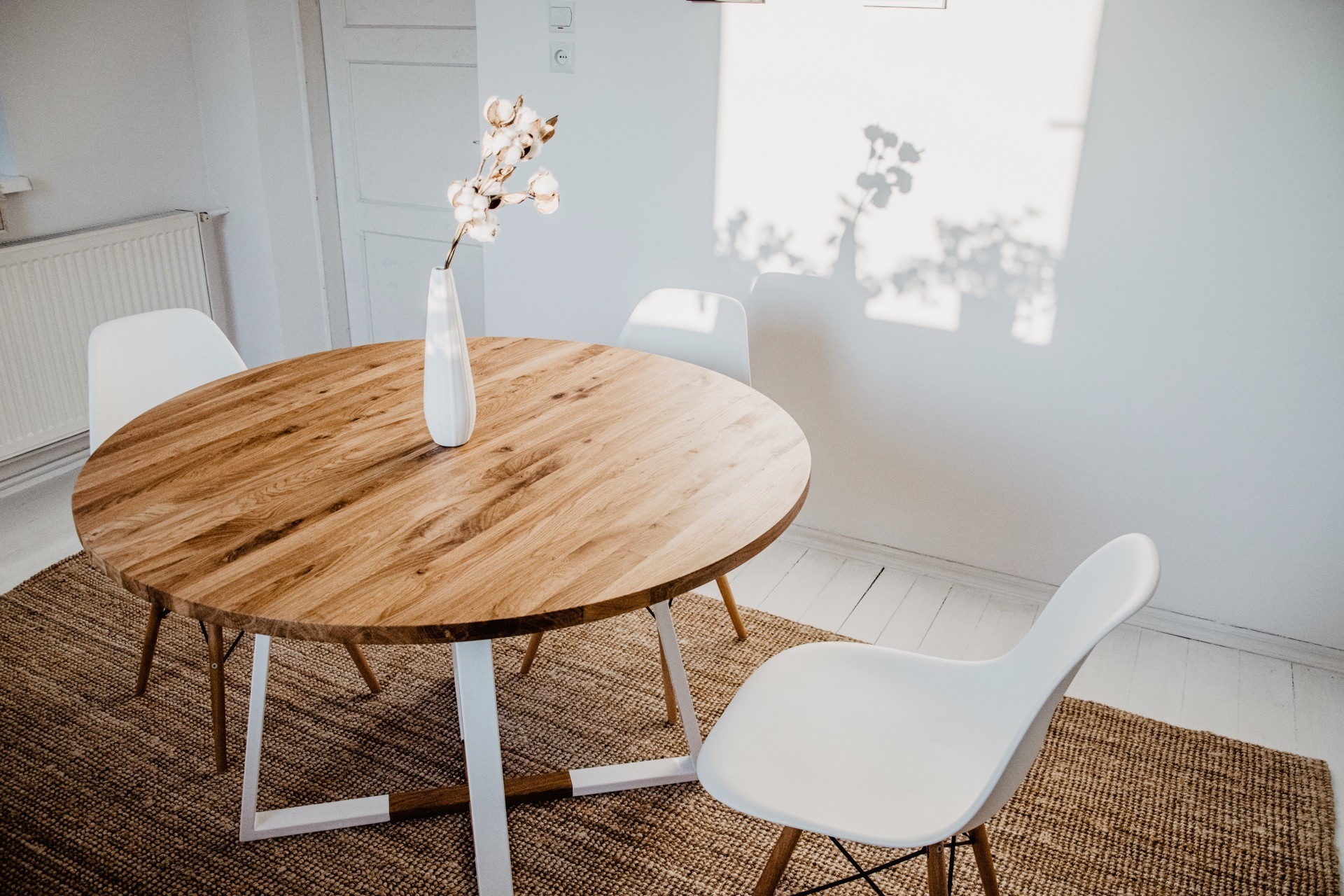 mane white extendable modern dining table round.jpg 2