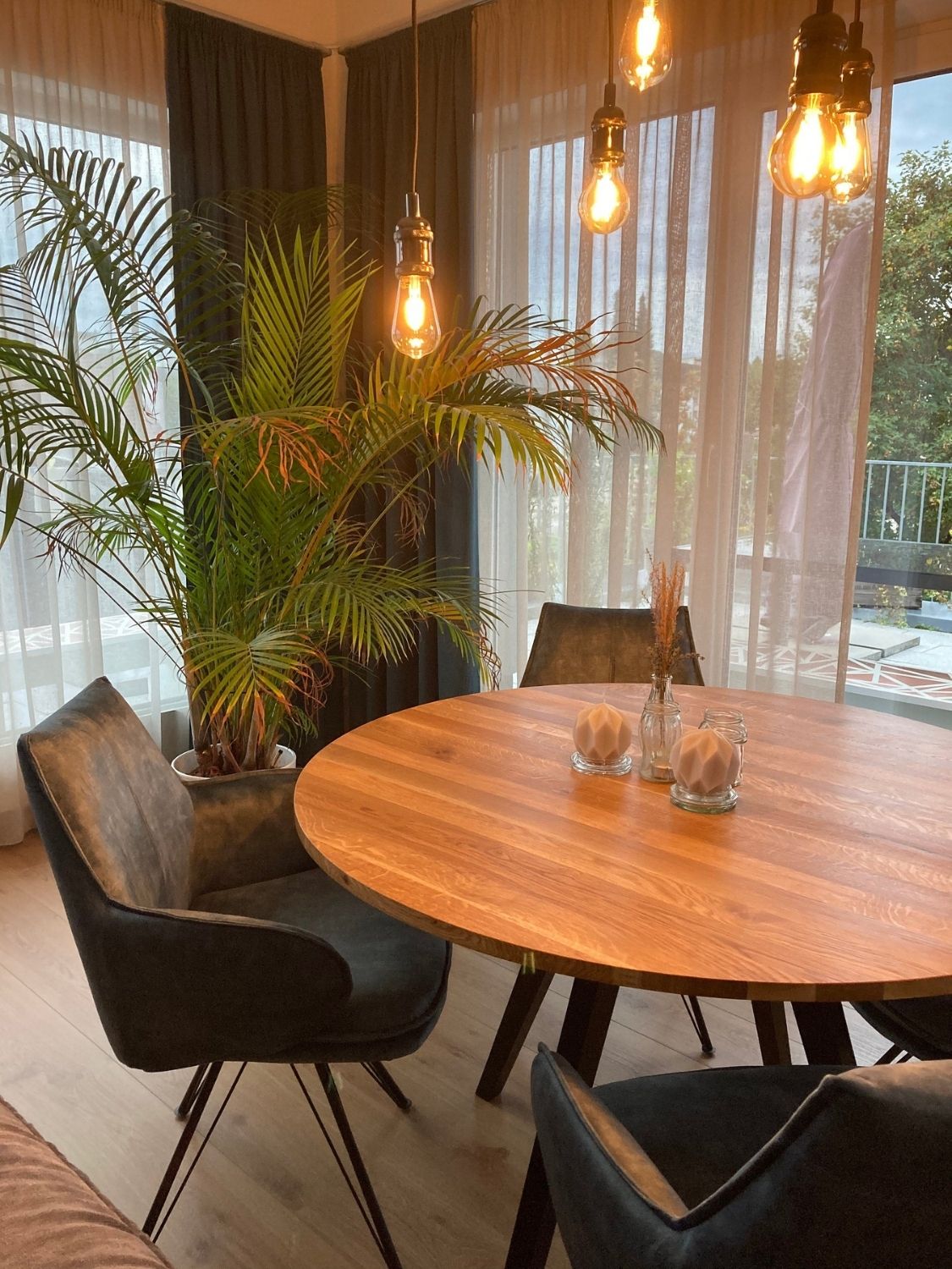 Modern bespoke oak wood round dining table