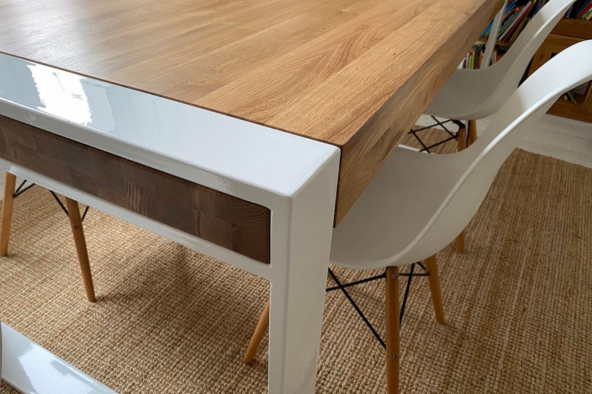 WHITE CLIFF solid oak extendable table with butterfly system