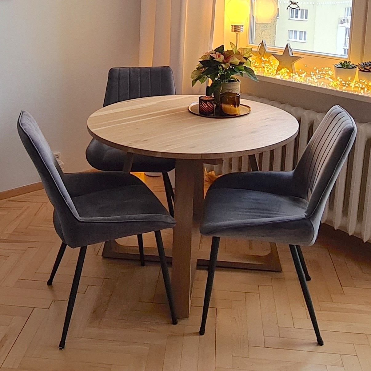 SLICE ROUND non-/extendable round table with raw oak effect