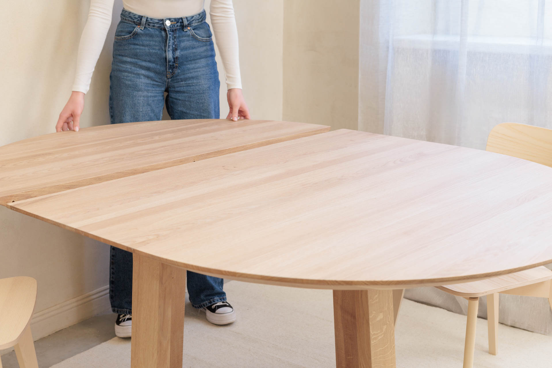 ORBIS oak wood round table
